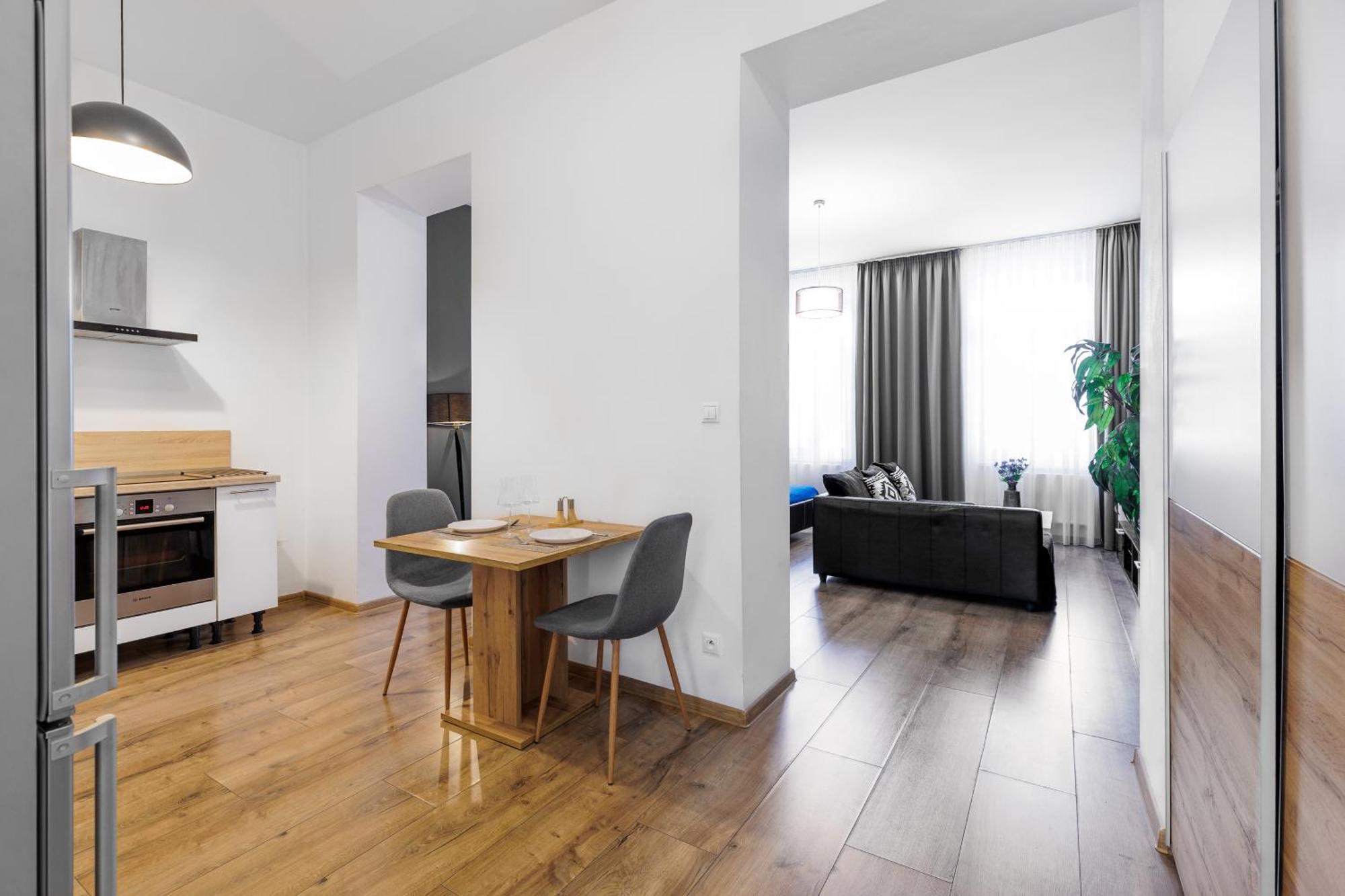 Skackava - Beautiful New Apartment In Direct Centrum, 24H Self Check-In Banská Bystrica Exterior photo