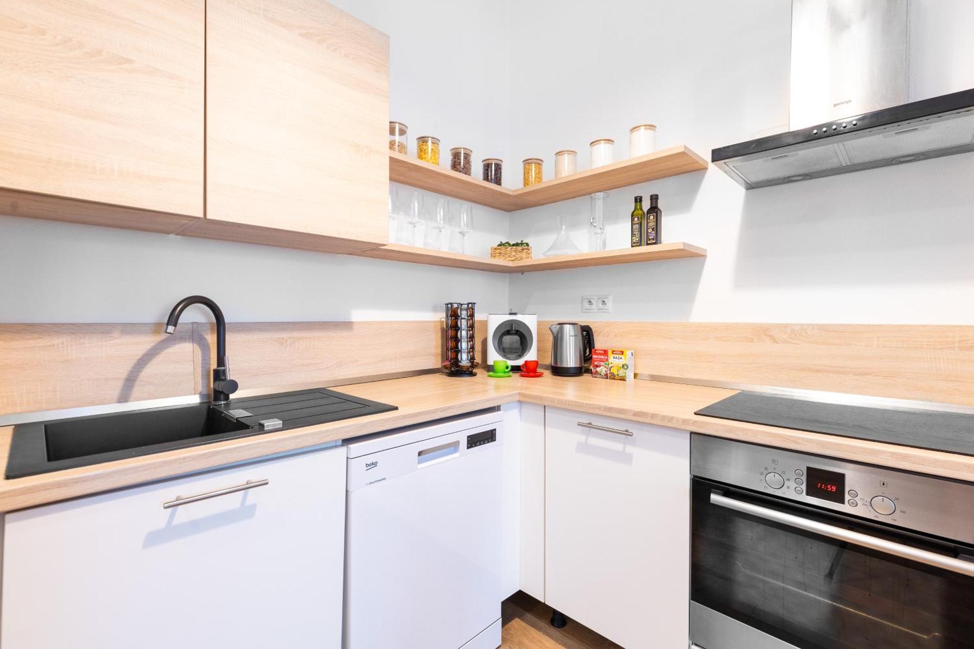Skackava - Beautiful New Apartment In Direct Centrum, 24H Self Check-In Banská Bystrica Exterior photo